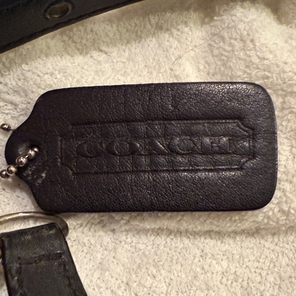 Coach Elegant Black Leather Shoulder Bag - Picture 6 of 8